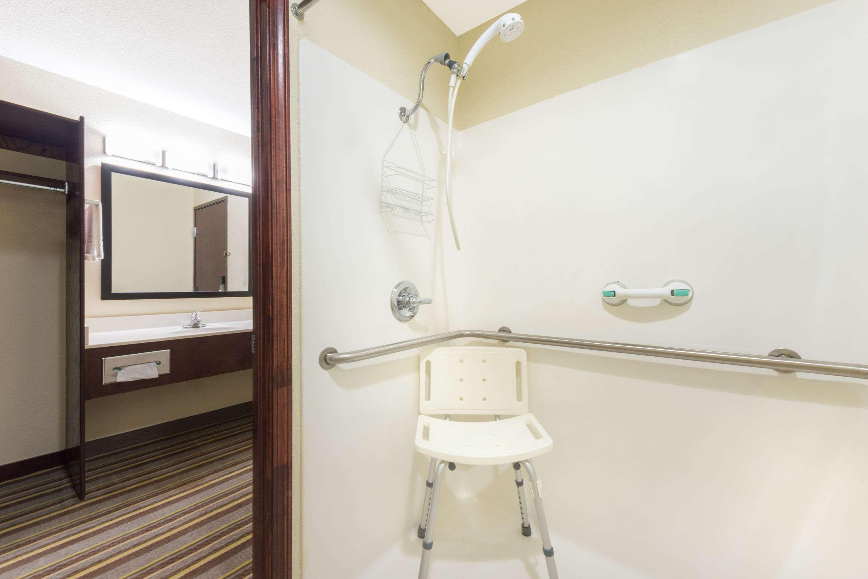 Super 8 By Wyndham Perry Hotel Ngoại thất bức ảnh